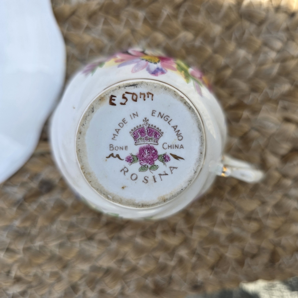 English bone china tea cup saucer - Picture 2 of 4